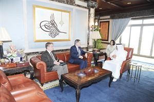 سمو رئيس الوزراء الشيخ جابر المبارك مستقبلا السفير الاميركي﻿