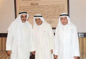 دبدر المديرس مع احمد العدساني واحد الحضور
