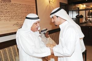 دعلي جمال يهنئ احمد العدساني
