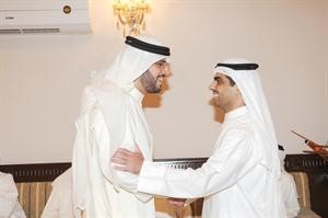 رياض العدساني خلال استقباله احد المباركين