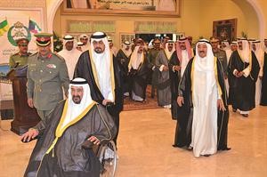 سمو الشيخ سالم العلي في مقدمة مستقبلي صاحب السمو الاميروسمو ولي العهد وكبار الشيوخ والشخصيات﻿