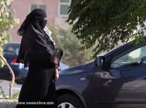 متسولات شاميات حسناوات يطاردن الشباب للحصول على مساعدات