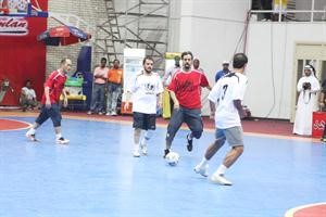 السفير الخالد يمرر في مباراة السفراء الاستعراضية

