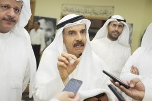 المستشار فيصل المرشد متحدثا الى وسائل الاعلام هاني عبدالله
