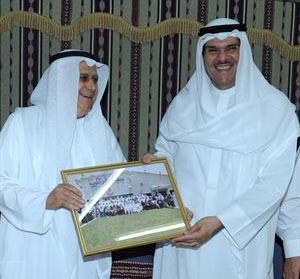 احمد بهبهاني مكرما الشيخ سلمان الحمود﻿