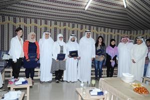 وكيل الاعلام يتوسط قيادات الصحافيين وبعض الحضور	قاسم باشا﻿