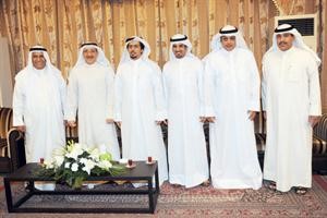 هاني حسين وعبدالعزيز الشرثان مع عدد من القيادات النقابية