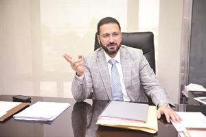 رئيس قسم الحروق والتجميل بمركز البابطين دهشام بورزق متحدثا لـ الانباء سعود سالم
