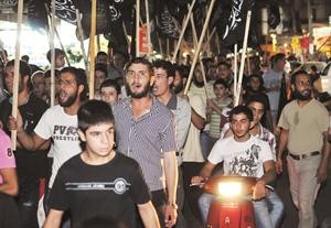 تظاهرات مناهضة للرئيس السوري بشار الاسد في طرابلس مساء امس الاول 	محمود الطويل﻿