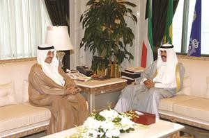 سمو ولي العهد الشيخ نواف الاحمد مستقبلا جاسم الخرافي﻿