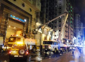 إخلاء 600 معتمر مصري إثر حريق بفندق قرب الحرم