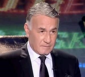 إلتهاب رئوي يدخل عزت أبوعوف إلى المستشفى‍