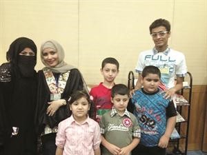 حنان الكندري تشارك الاطفال فرحتهم﻿