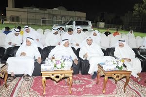 كبار الحضور يتابعون المباراة النهائية﻿