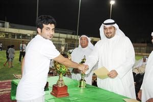 الفهد والشرهان يسلمان الكؤوس﻿