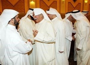  دمحمد الكندري خلال استقباله المهنئين

