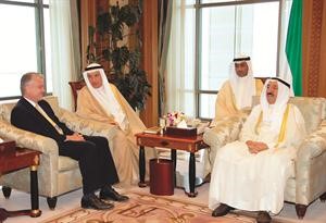 صاحب السمو الامير الشيخ صباح الاحمد مستقبلا سفير هولندا﻿