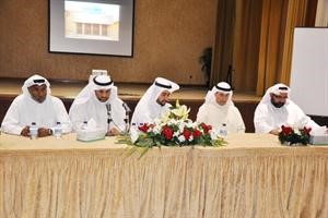 علي الانبعي يتوسط اعضاء مجلس الادارة﻿