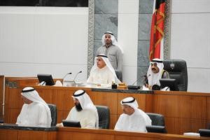 الرئيس جاسم الخرافي ونائبه عبدالله الرومي على المنصة وتبدو الامانة العامة
