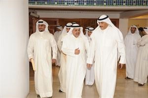 الشيخ صباح الخالد وجمال الشهاب يخرجان من المجلس
