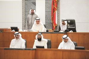 الرئيس جاسم الخرافي ونائبه عبدالله الرومي بالمجلس امس وتبدو الامانة العامة هاني الشمري