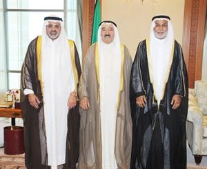 صاحب السمو الامير الشيخ صباح الاحمد مستقبلا جمال الشهاب والمستشار يوسف المطاوعة﻿