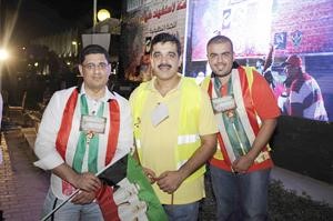 عمار عبدالملك مع اثنين من تكتل بيرقنا كرامتنا﻿