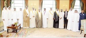صاحب السمو الامير الشيخ صباح الاحمد مستقبلا البطل الاولمبي فهيد الديحاني ووزير المواصلات ووزير الشؤون الاجتماعية والعمل بالوكالة مسالم الاذينة وفيصل الجزاف والشيخ سلمان الحمود