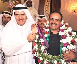 الشيخ سلمان الحمود مهنئا الديحاني
