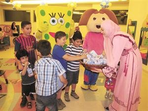 فرحة الاطفال في قرقيعان مستشفى السيف