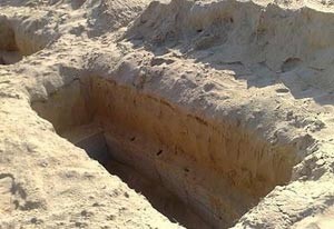 الحكم على شابين سعوديين بحفر 6 قبور بسبب ضربهما شاباً اخر 