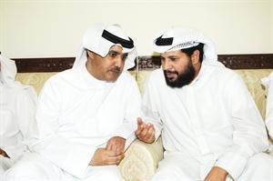 دصلاح المضحي ومحسام الخرافي في حديث على هامش الغبقة