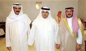 مبارك الحجرف متوسطا جليل الحلاف واحد الحضور
