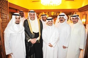 الشيخ فيصل الحمود مع الشيخ خالد الخالد والشيخ محمد الخالد وعدد من الحضور