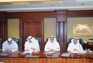 الوزراء جمال الشهاب ومسالم الاذينة ودعلي العبيدي والشيخ محمد العبدالله خلال جلسة المجلس