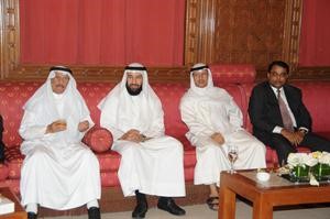 د علي العمير وعدد من المهنئين﻿