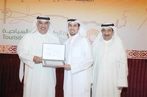 الغانم والسنعوسي يكرمان فهد الجزاف﻿