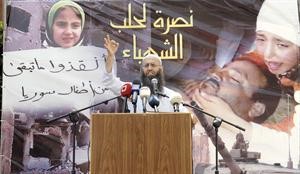 الشيخ احمد الاسير خلال خطبة الجمعة في مسجد الامام علي في بيروت امس محمود الطويل