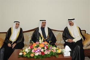 سمو الشيخ ناصر المحمد والشيخ محمد الخالد مع دخالد المذكور﻿