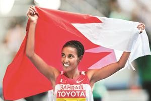 البحرينية مريم جمال تحتفل بالفوز بالميدالية البرونزية