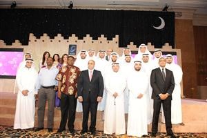  مجموعة من الموظفين المكرمين﻿