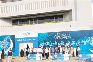 الوطني يستقبل الصائمين في خيمة موائد الخير الرمضانية﻿