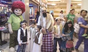 هدايا للاطفال المشاركين في حفل القرقيعان