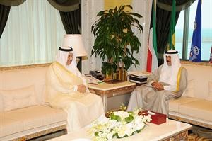 سمو ولي العهد الشيخ نواف الاحمد مستقبلا الشيخ جابر المبارك﻿