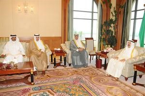 صاحب السمو الامير الشيخ صباح الاحمد مستقبلا وزير المواصلات ووزير الشؤون الاجتماعية والعمل بالوكالة سالم الاذينة والشيخ سلمان الحمود والرامي فهيد الديحاني
