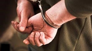 ضبط مسجل خطر وراقصة اختطفا طفلا لاستغلاله في أعمال التسول.. وتمت إعادته سالماً