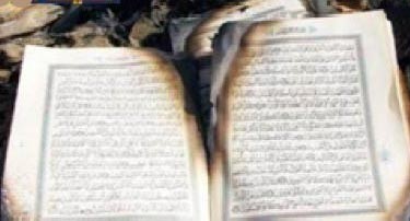 أميركيون ملحدون يحرقون نسخاًمن القرآن الكريم في ولاية بنسلفانيا