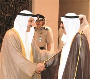 صاحب السمو الامير الشيخ صباح الاحمد وفي وداعه جاسم الخرافي
