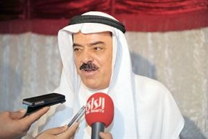محمد الكندري متحدثا الى الصحافيين