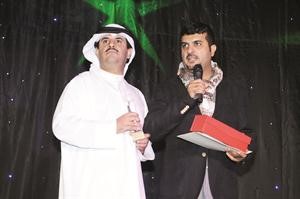 مشاري البلام يتسلم جائزة افضل دور مركب﻿